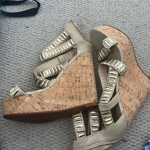 Bebe Wedges gold nude
